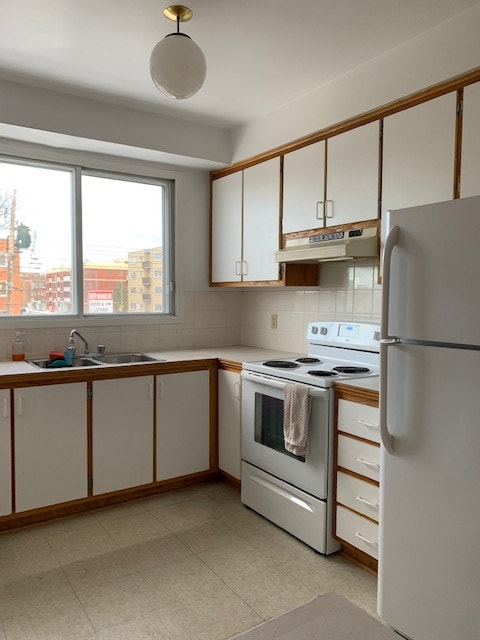 SUPER SPACIOUS, VERY BRIGHT 1 BEDROOM + OFFICE/DINING — photo 3