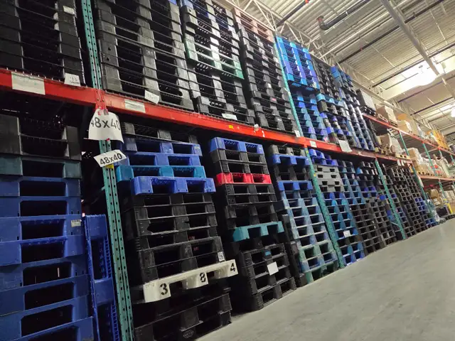Pallets skids pallet skid indoor dry stored wood plastic COMe IN in Other in Mississauga / Peel Region - Image 4
