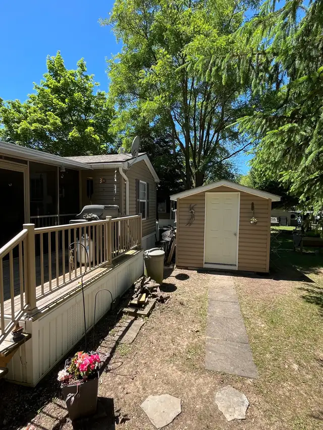 Fisherman’s Cove Cottager Escape 36X12 w/ large Sun/Screen Room. in Park Models in Owen Sound - Image 11