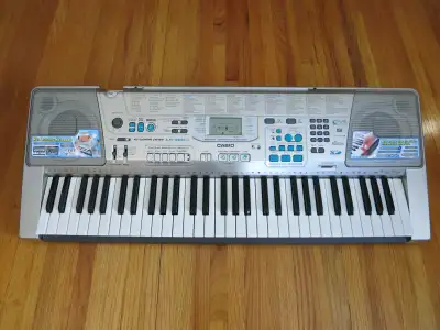 Casio - LK300 Electronic Piano Keyboard in good working condition with no issues. Cosmetically, ther...
