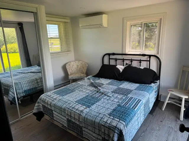 Small private house on Wolfe Island62867602804611121