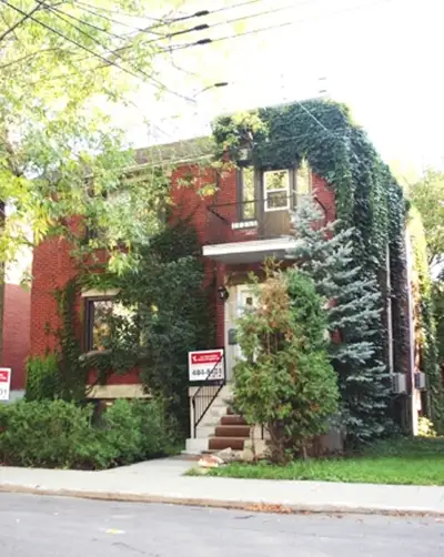 Pour le 1er Mai 2026 chambre en colocation étudiants seulement Localisation: Situées dans un immeubl...