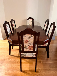 Custom-made extendable dining set