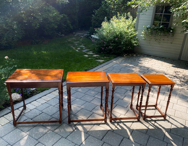 ⭐️⭐️4 antique mahogany nesting tables⭐️⭐️ in Coffee Tables in City of Toronto - Image 3