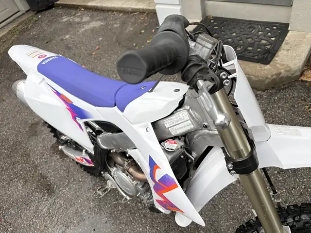 2024 Yamaha yz 250f , 50th anniversary edition with 21 h in Dirt Bikes & Motocross in City of Toronto - Image 5
