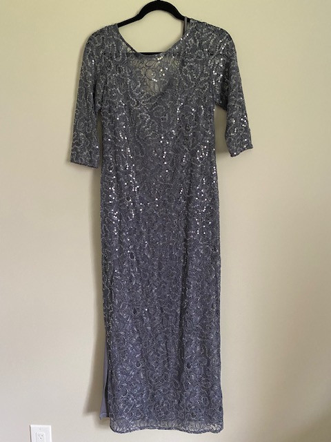 Mother of Bride/Groom Dress Size 6 in Wedding in Ottawa - Image 2