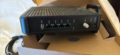 Acanac cable router modem like new in box.