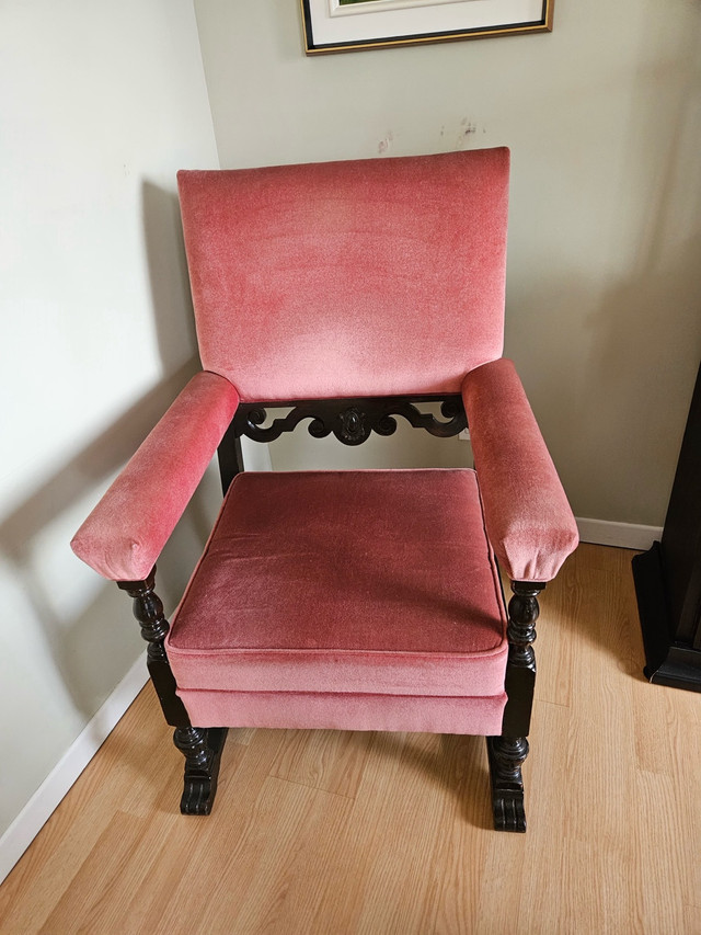 Chaise antique dans Chaises, Fauteuils inclinables  à Granby