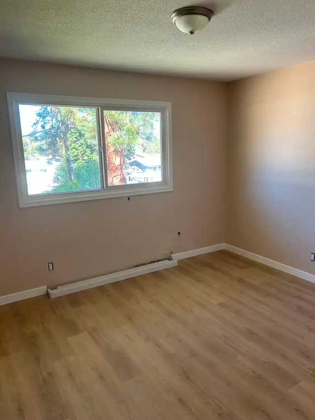 Renovated 3 Bedroom + Den Townhouse in Penticton – October in Long Term Rentals in Penticton - Image 9