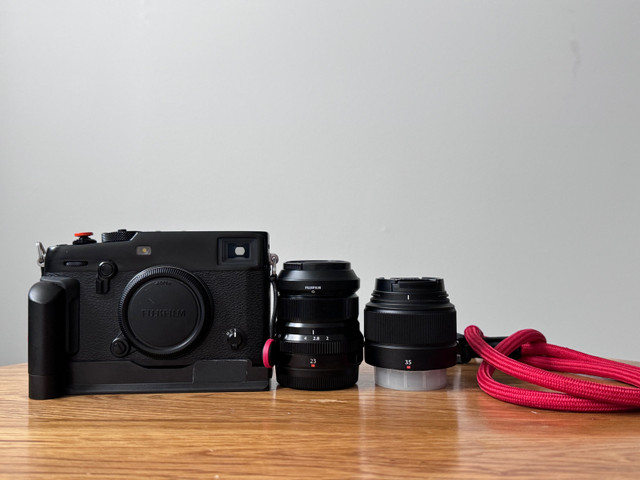 Fujifilm X-pro 3 with XF 23mm F2 and XC 35mm F2 in Cameras & Camcorders in Calgary