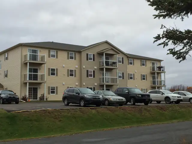 Ground floor 2bedroom with washer and balcony for March 1st