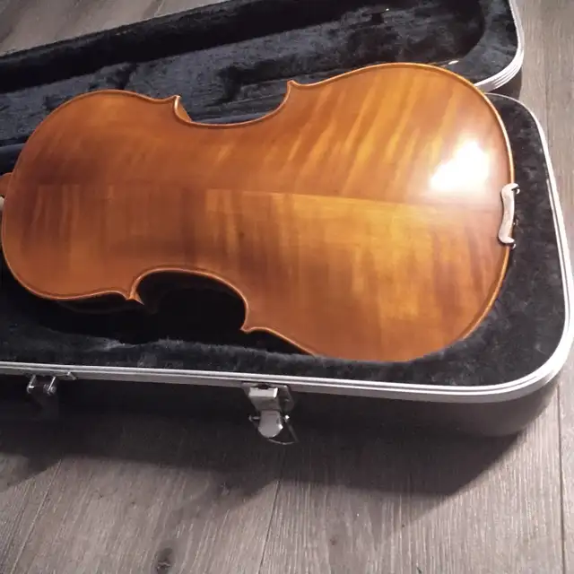 VIOLA ANDREAS EASTMAN VA-200 VALUED AT $2000 FULL SET UP in String in City of Toronto - Image 2