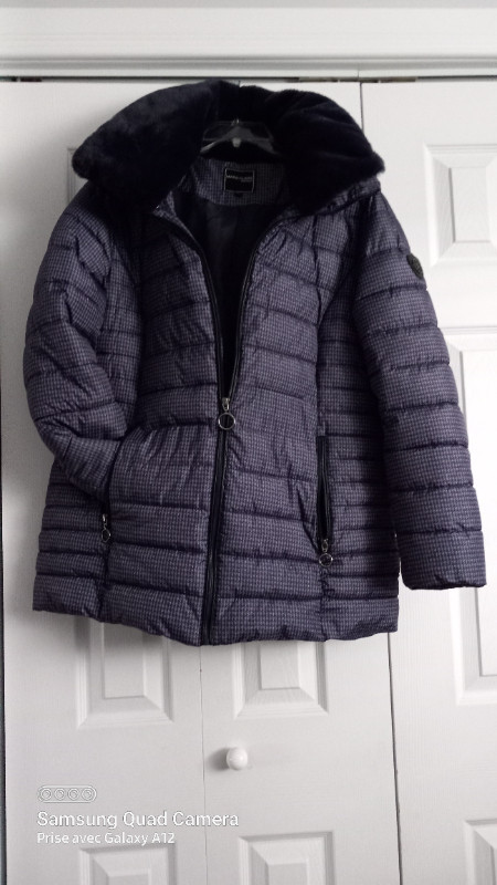 manteau court hiver pour femme dans Femmes - Hauts et vêtements d'extérieur  à Laval/Rive Nord
