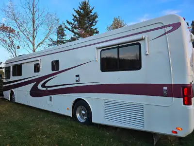 ***French follows*** Motorhome MONACO DYNASTY 40’ Duke FD 1998 Model 40’ Duke FD with Garden Tub opt...