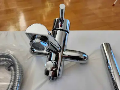 Robinet mural pour baignoire Special edition bathtub faucet., View more