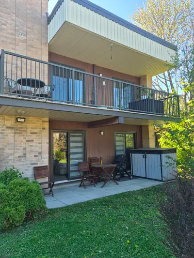 Magnifique condo dans le Mont-Bleu, Gatineau. Prise de possession flexible. Près du parc de la Gatin...