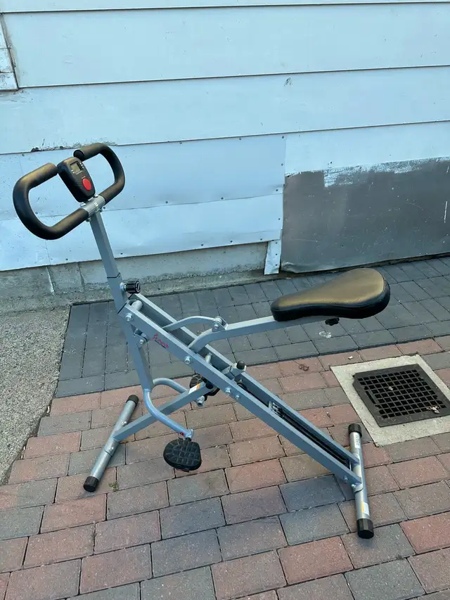 Squat machine 471851141443112960
