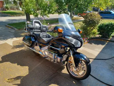 Mint Gl1800 no issues...newer tires and battery...all service records available...$9000..obo