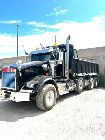 Cummins X15 motor 525HP 18 speed Eaton transmission Extended day cab 3.91 ratio Hendrickson suspensi...