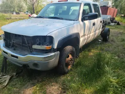 2006 gmc Sierra 3500 dually, bought truck for a project, but now cleaning up yard, guy i bought from...