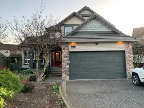 21074 86 Ave Langley township, Main part in a beautifully maintained home at Walnut Grove, the groun...