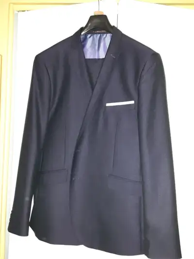 NEUF Habit complet pour homme, View more