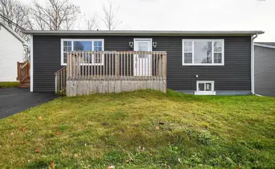 Room for Rent in 4- bedroom Shared House Available Oct 1st Features: - Sampson Drive, Lr Sackville -...