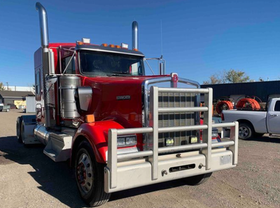2019 Kenworth W900 single sleeper tandem axle highway tractor. The odometer 500,603 miles and 16,374...