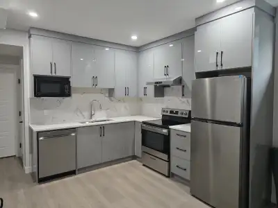 Bright & Modern LEGAL 2 Bed Basement | Creekstone SW | Storage + Big Windows Bright, modern legal 2-...