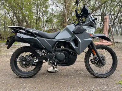 Klr 650 2023 , 1625 km , comme neuve et aucune modification ,garantie prolongée avril 2026 . 6000 $....