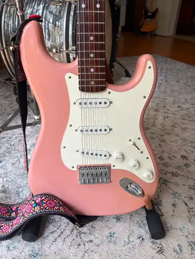 I'm selling my Strat parts guitar, as well as some other gear. Alder body Musikraft neck Gotoh 510 s...