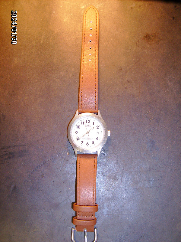 Vintage Timex Indiglo wrist watch in Jewellery & Watches in Barrie - Image 2