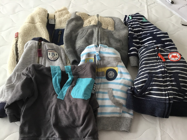 Lot de vêtements de bébé de six mois dans Vêtements - 3 à 6 mois  à Longueuil/Rive Sud - Image 2