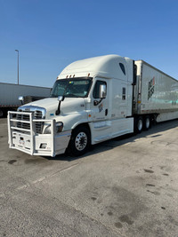 2015 Freightliner Cascadia with new motor for parts