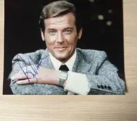 Roger Moore James Bond 8x10 photo autographed