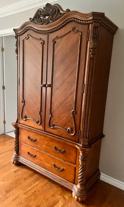 Bureau de chambre, table de chevet, commode, View more