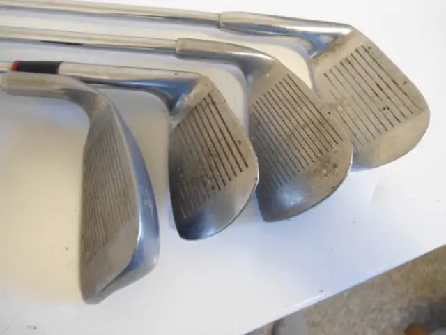 MEN'S SET OF RIGHT HANDED GOLF CLUBS WITH BAG in Golf in Sudbury - Image 6