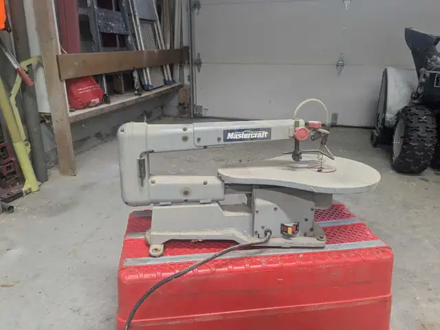 Two scroll saws and belt / disc sander in Power Tools in Napanee - Image 7