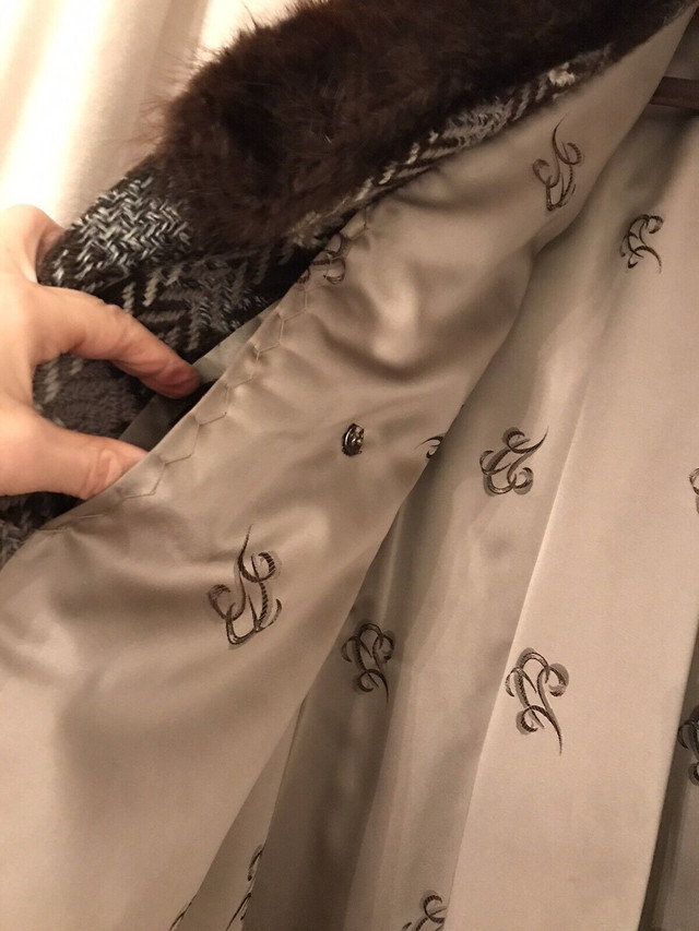 Manteau couture tissu laine et fourrure castor  dans Femmes - Hauts et vêtements d'extérieur  à Ville de Montréal - Image 4