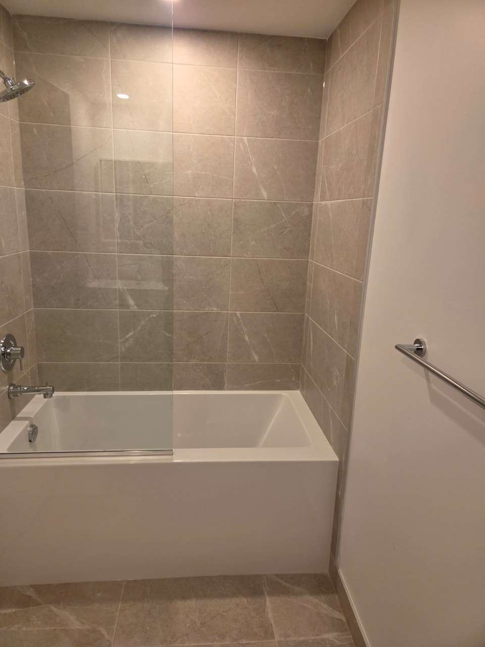 NEW 2 Beds 2 Bath apartment 4