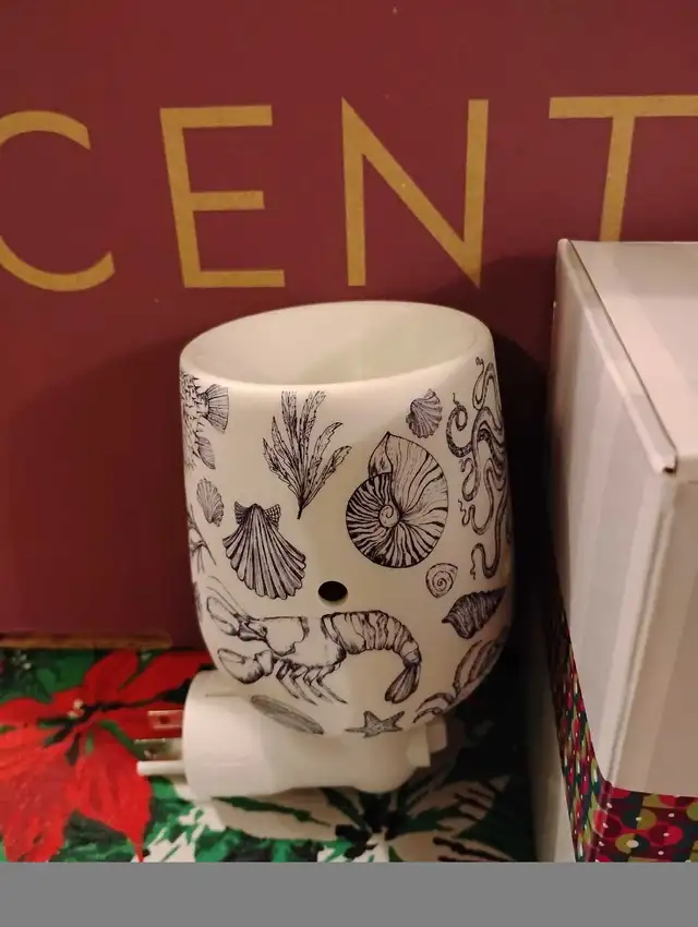 Ocean Life mini warmer in Home Décor & Accents in Trenton - Image 3
