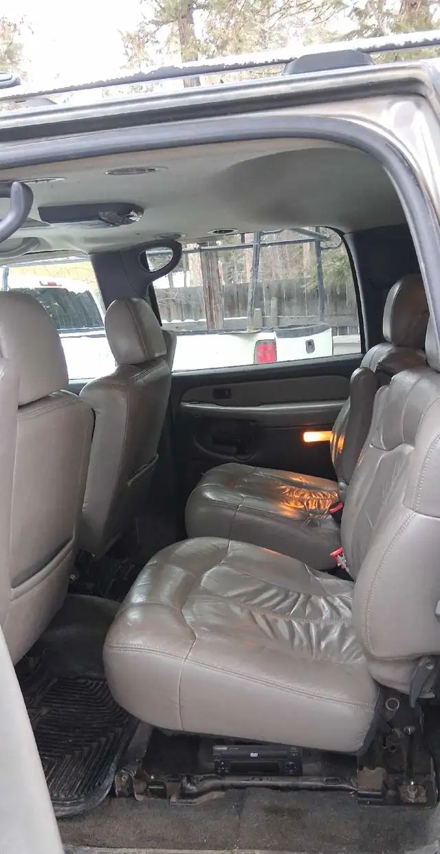 Chevy suburban 2500 in Cars & Trucks in 100 Mile House - Image 11