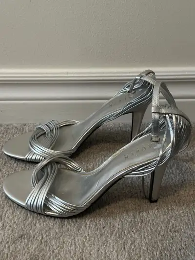 Selling Women's shoes, View more