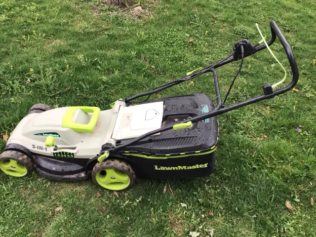 Electric LawnMaster Powerful 12.5 Amp Motor, 18", 3-in-1 in Lawnmowers & Leaf Blowers in Oakville / Halton Region - Image 5