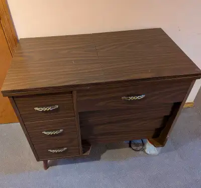 Singer Futura II Model 920 sewing machine, View more