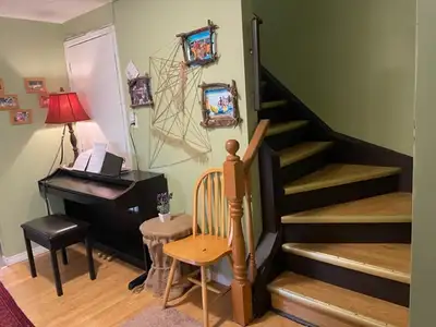 upper 3 bedroom apartment near UoG & Stone Rd Mall for September