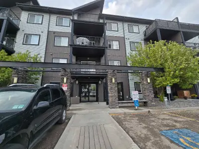 2 BEDs + OFFICE, 2 BATHs MAIN FLOOR APARTMENT IN ALBANY