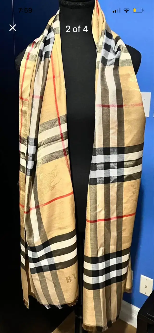Burberry Cashmere  Large Scarf Shawl Women new tag in Women's - Bags & Wallets in City of Toronto - Image 3