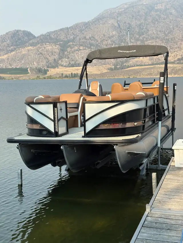 2021 25 FOOT BERKSHIRE PONTOON 25E STS 3.0. LIKE NEW in Powerboats & Motorboats in Penticton - Image 16