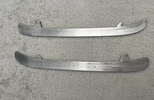 CCM StepSteel skate blades size 280 fits size 9 and 9.5 sk in Skates & Blades in Oakville / Halton Region - Image 2